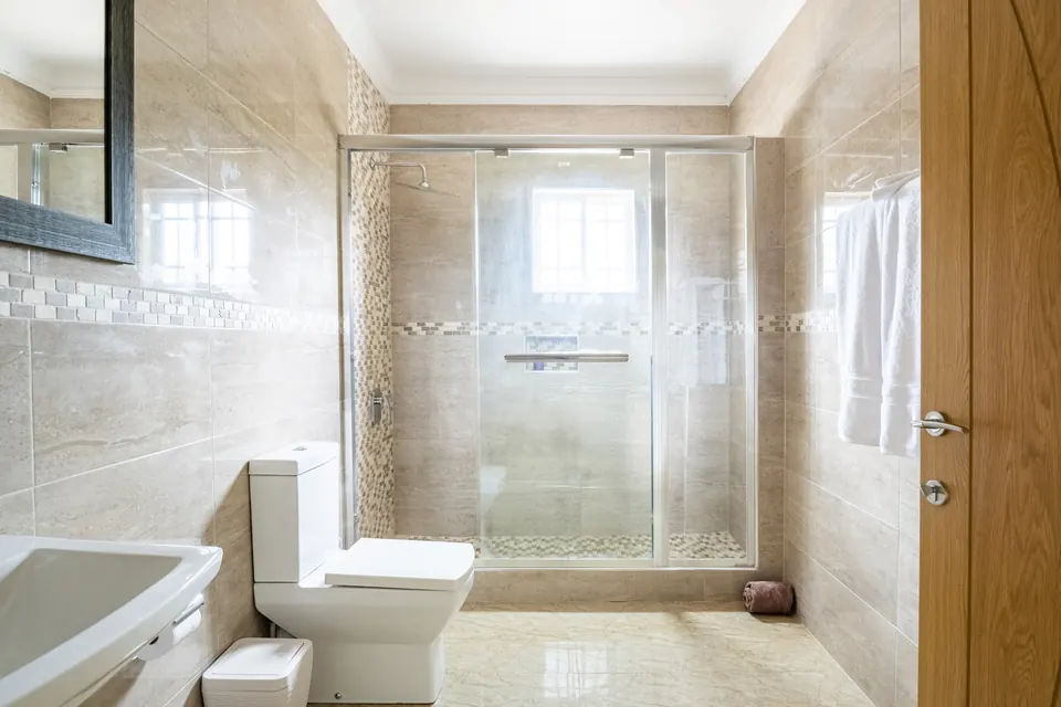 Room 4 en suite Bathroom