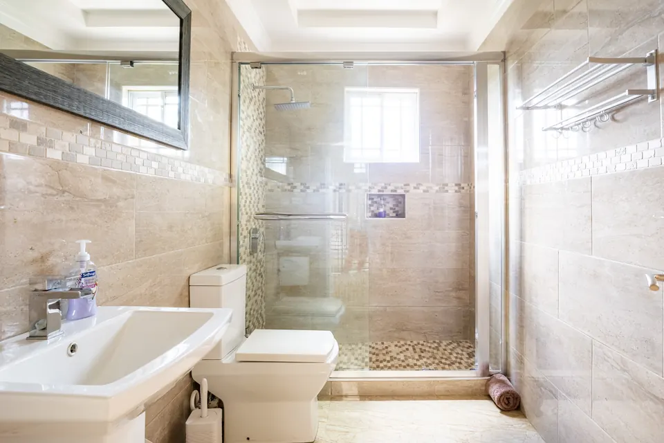 Rooms 6 & 7 Shared Bathroom.