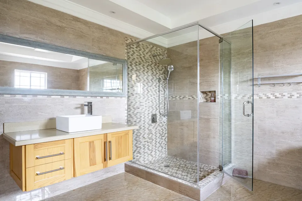 Room 9 en suite Bathroom with shower and jacuzzi.