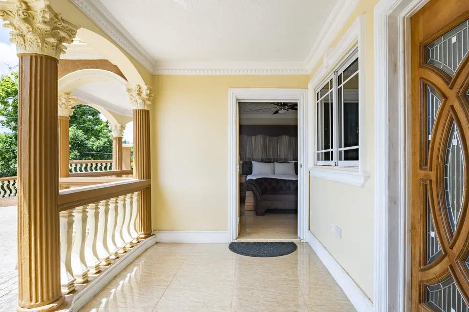 Private Entrance to Room 0